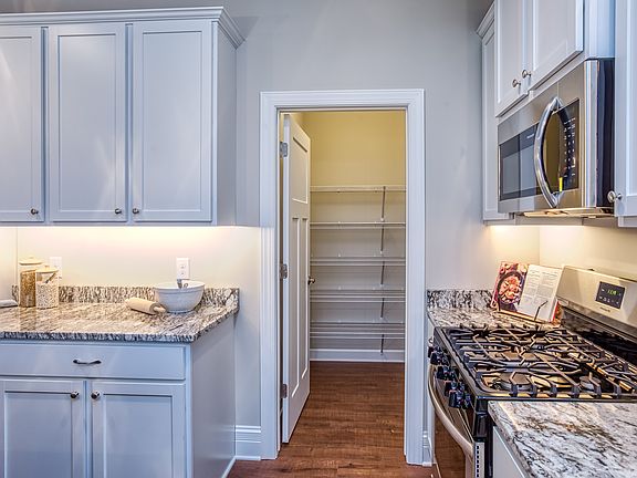 Walk in pantry