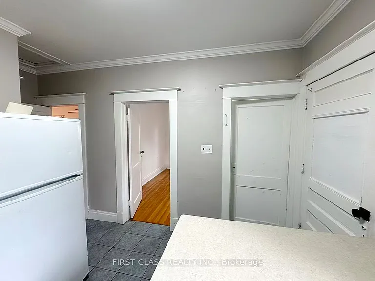 9 Grantham Ave S — Photo 21
