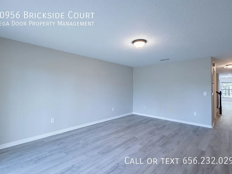 10956 Brickside Ct — Photo 16