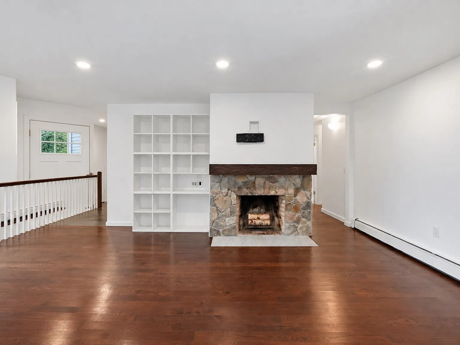 3 bed, 2024 sqft, $4,950 — Photo 4