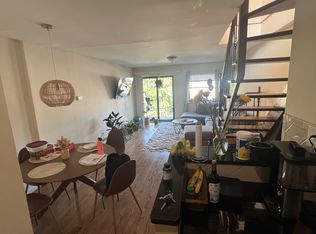 4225 213th St #3R, Bayside, NY 11361