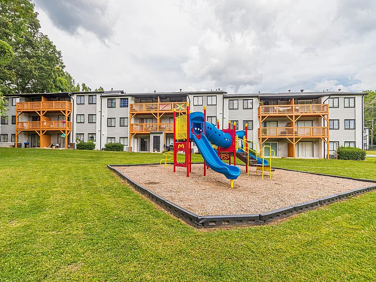 Pinewood Townhomes — Photo 8