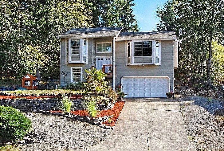1st image of 8400 181st Ave E