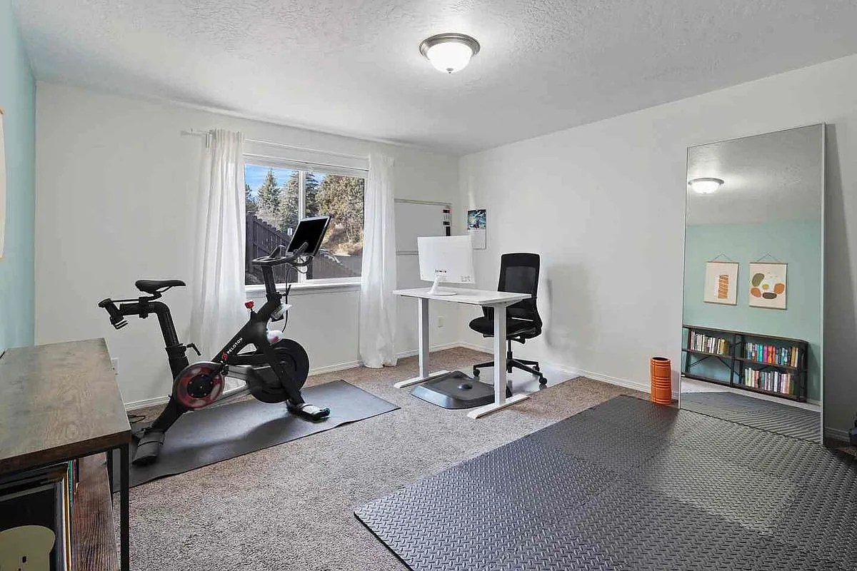 4 bed, 2.5 bath, 2221 sqft, $3,400 — Photo 4