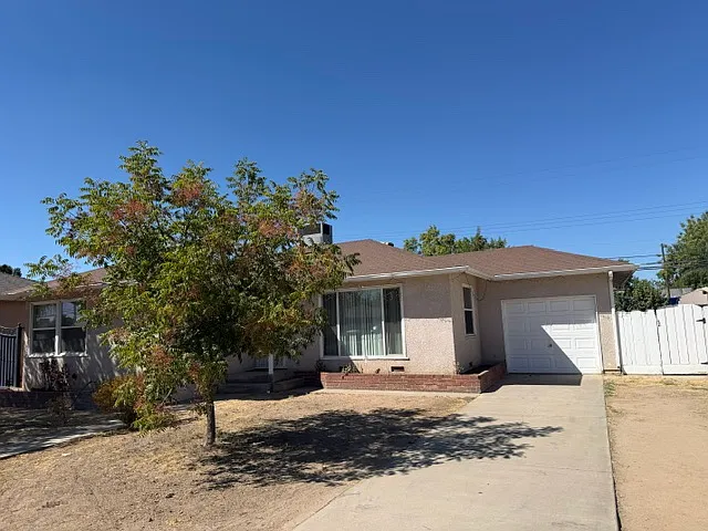 3 bed, 1250 sqft, $1,700 — Photo 2