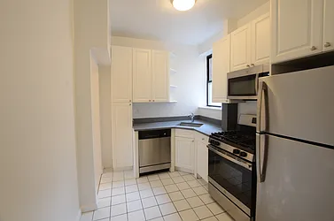 Rented by Manhattan Realty Group