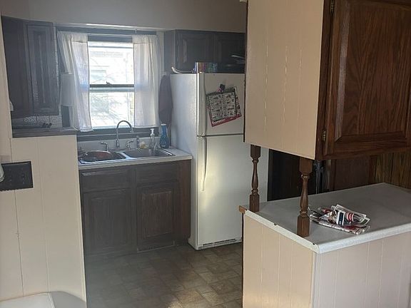 3rd image of 2509 Iowa St