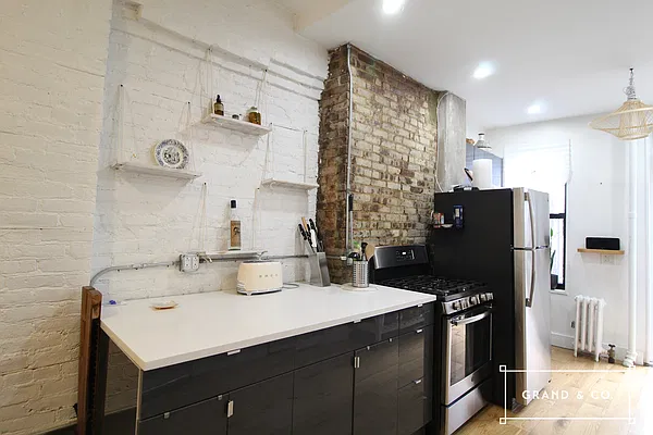 Rented by Grand & Co. | media 5