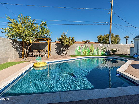 3rd image of 6744 E CULVER Street