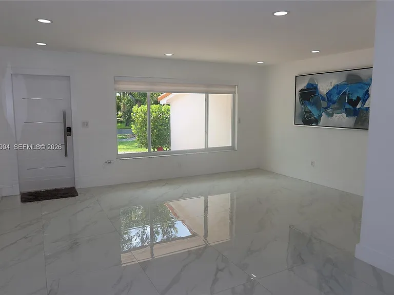 4401 SW 102nd Pl — Photo 3