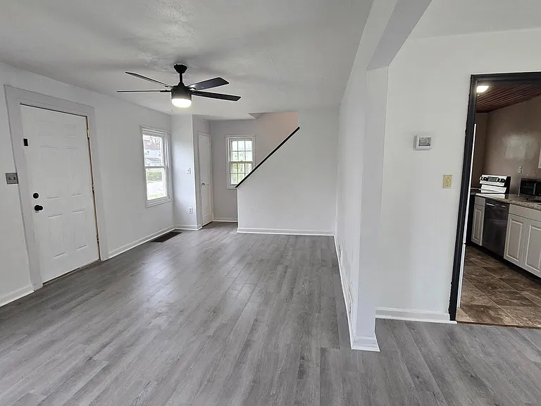 21676 N Essex Dr — Photo 7