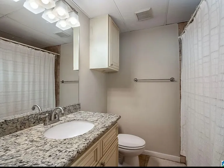 619 15th Ave — Photo 24