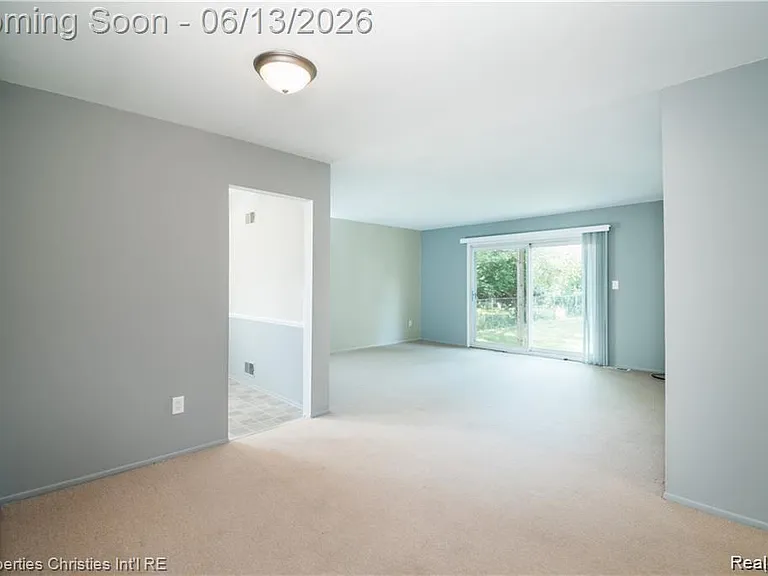 215 Woodsboro Dr — Photo 3