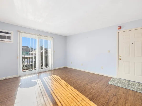 200 Manville Hill Rd, Cumberland, RI