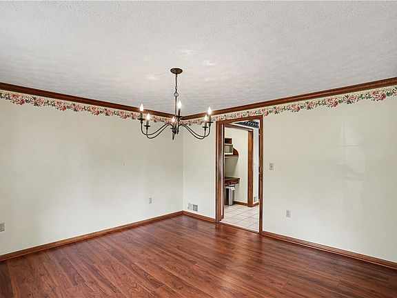 5th image of 263 Clare Dr