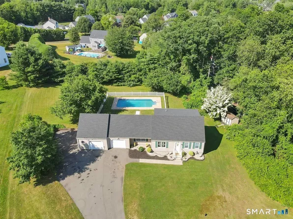 28 McNabola Lane, Wallingford, CT 06492