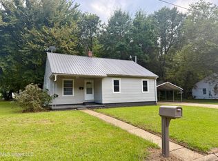 41 W Pecan St, Grenada, MS 38901