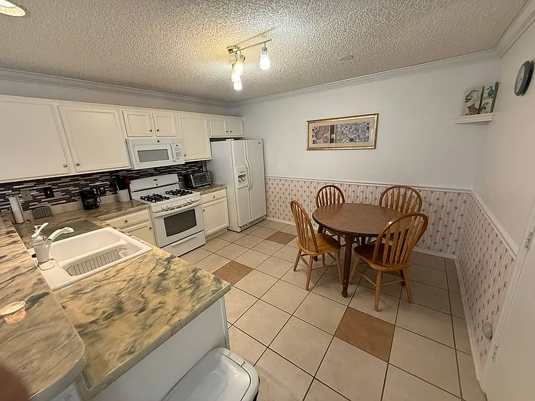 2829 Burgos Dr — Photo 12