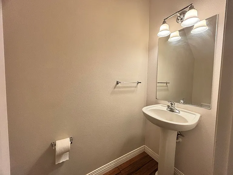 6931 N Borthwick Ave — Photo 11