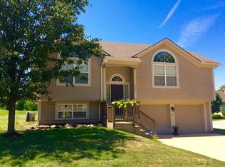 12627 Fountain Lake Cir, Grandview, MO 64030