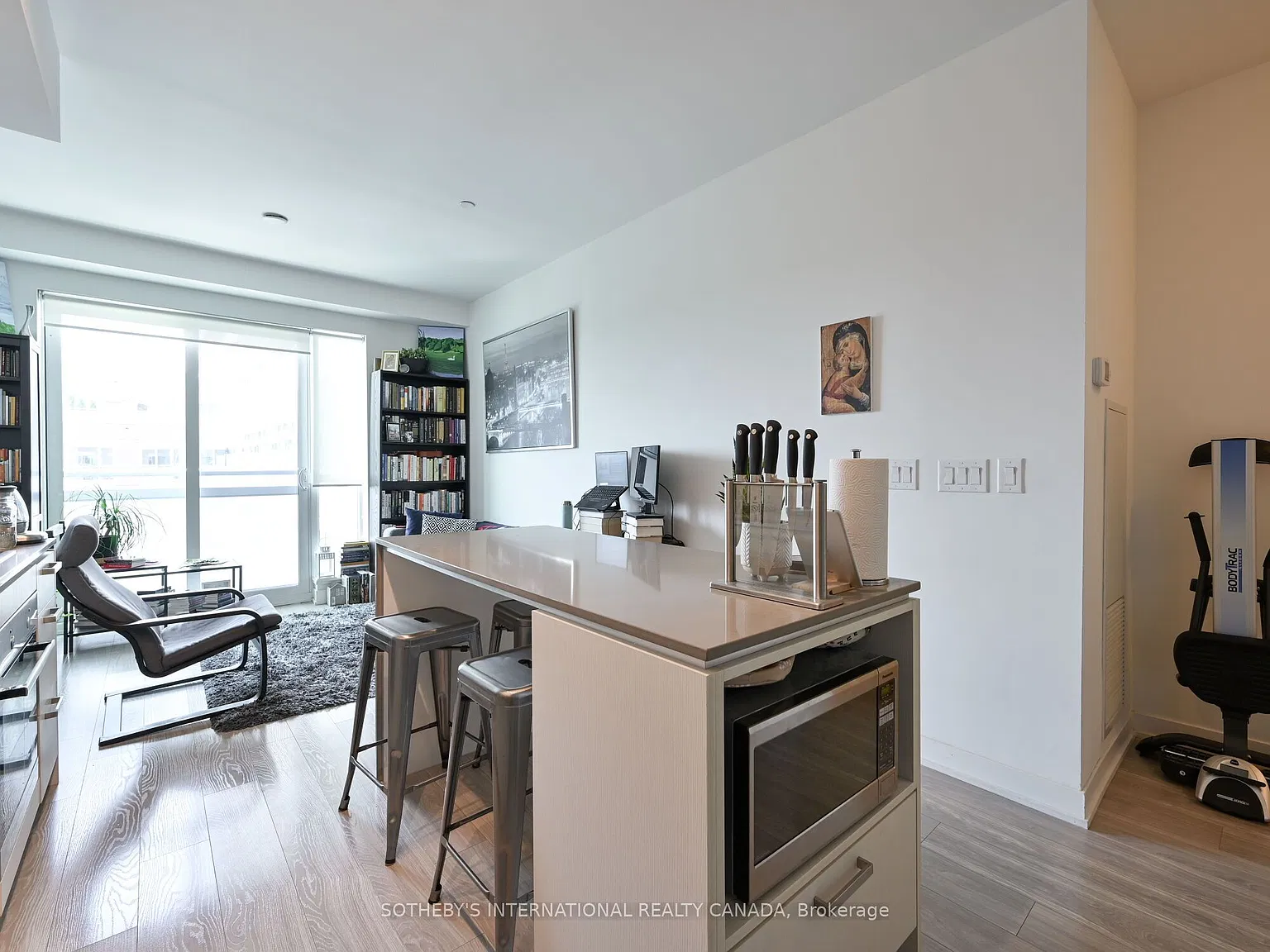 High Park Condominiums — Photo 4