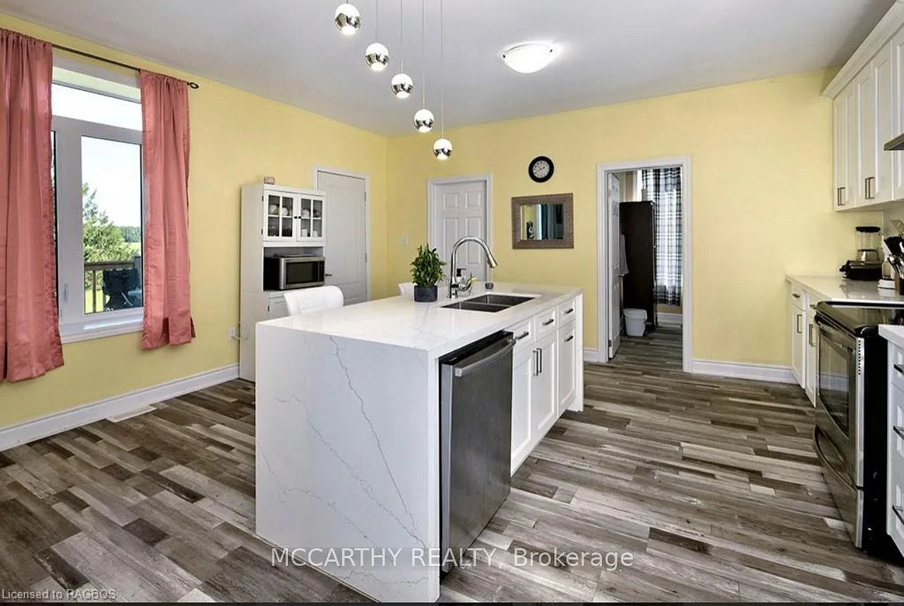 3 bed, $3,200 — Photo 4