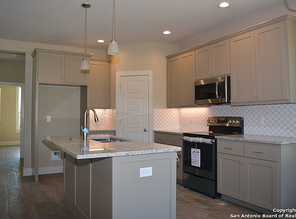 3rd image of 1264 Desiree St