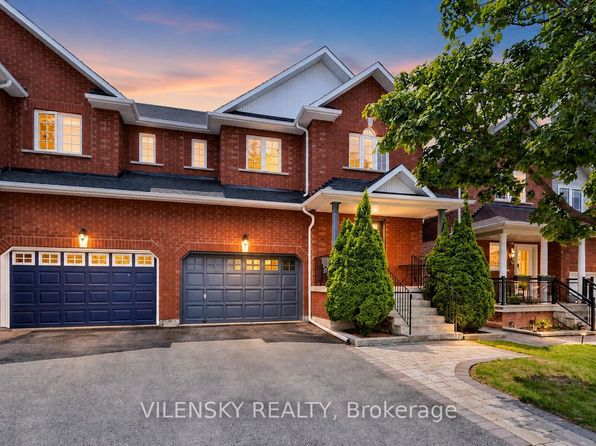 96 Sawmill Valley Dr, Newmarket, ON L3X 2S3