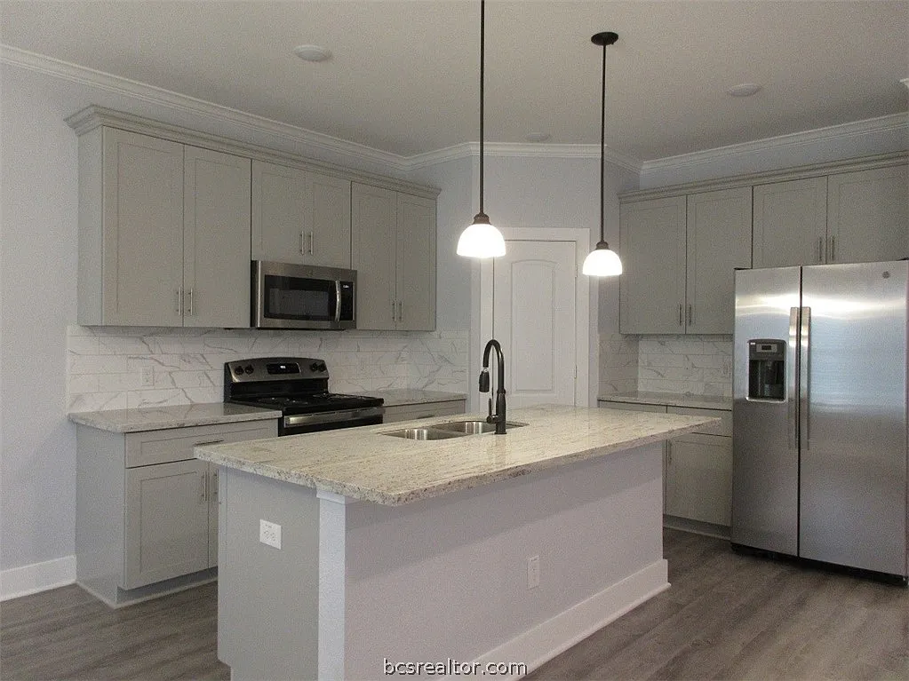 4 bed, 4.5 bath, 1929 sqft, $1,880 — Photo 4