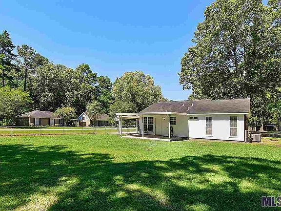 4th image of 11010 Village Green Dr