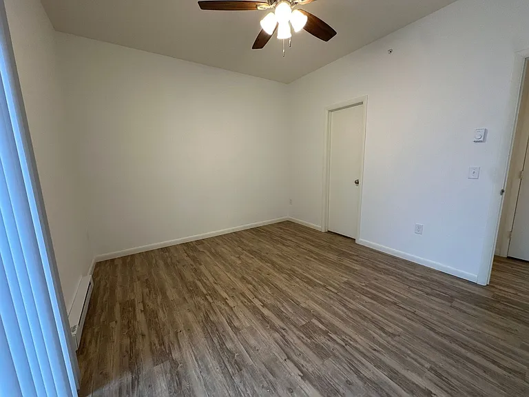 University Park Apartments near Cornell University — Photo 367