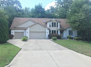 2150 Willow Leaf Ct W, Rochester Hills, MI 48309