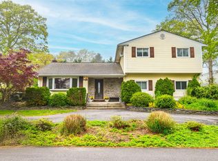 37 Shamrock Rd, Rocky Point, NY 11778
