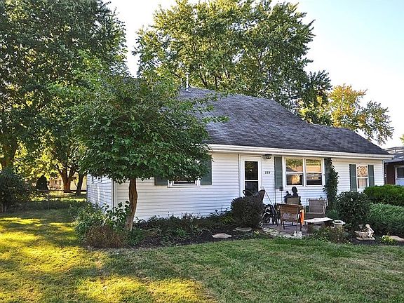 2nd image of 114 Surrey Ln