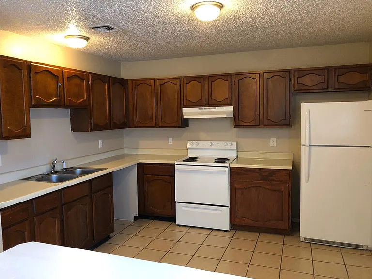 8011 Chipping — Photo 3