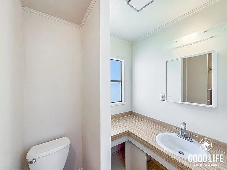 3895 King St — Photo 13