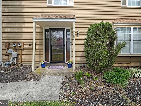 3rd image of 306 Fountain Hall Ct