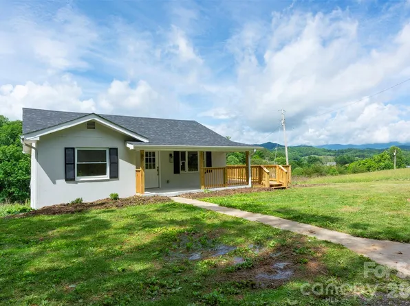 37 King Dr, Leicester, NC 28748