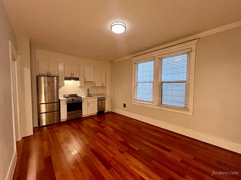 2360 Van Ness Ave #10 — Photo 2