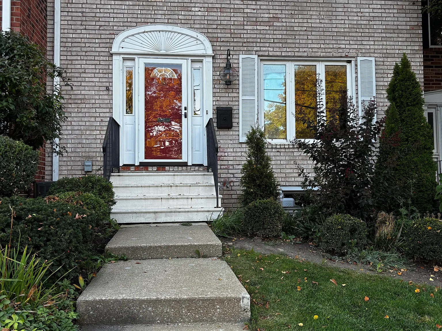 3 bed, 2.5 bath, 2041 sqft, $3,000 — Photo 1