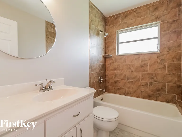 612 SE 17th Ter — Photo 13