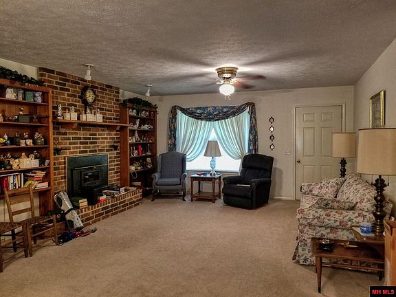 3rd image of 62 Donna Sue Dr