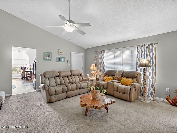 4th image of 12010 Harmony Cir