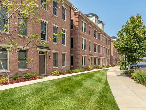 Enjoy a close-knit, walkable neighborhood.