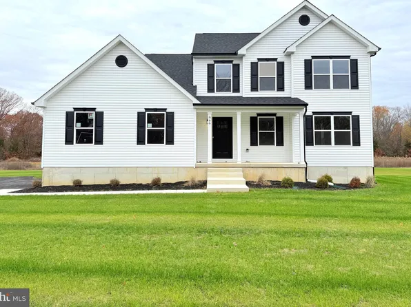 866 Chapel Dr, Vineland, NJ 08361