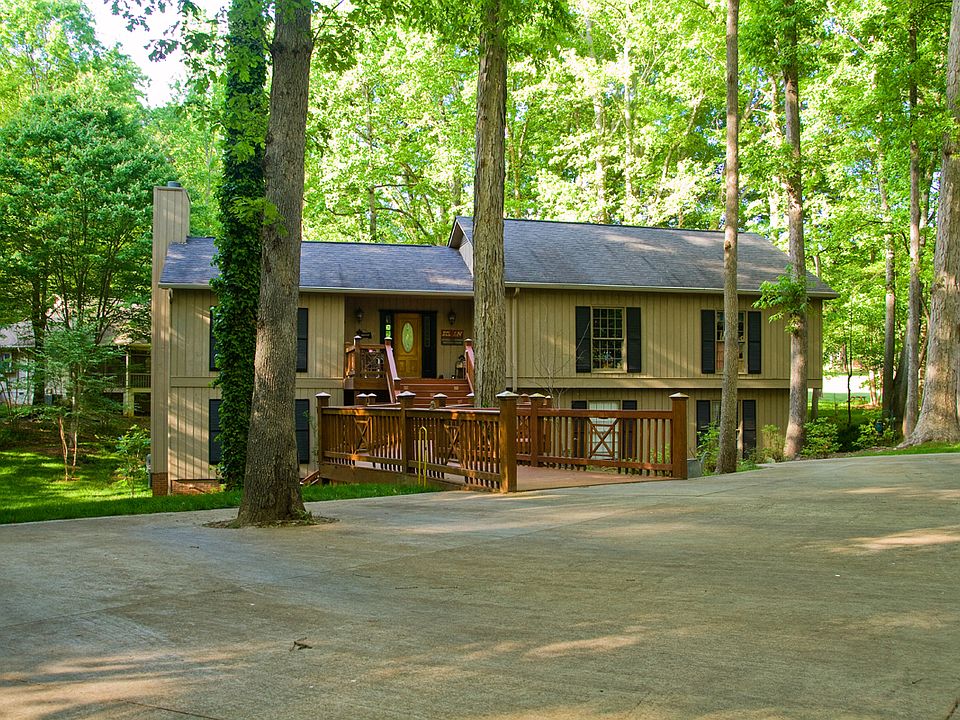 Front with parking and deck