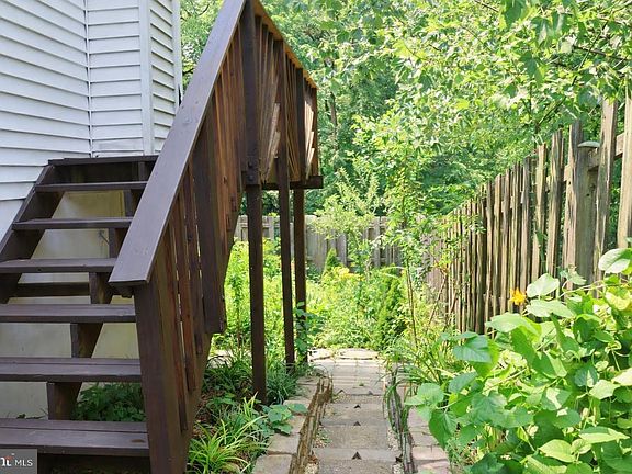 4th image of 2100 Glenn Spring Ct
