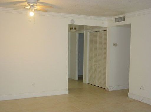 4th image of 15221 NE 6th Ave APT A105