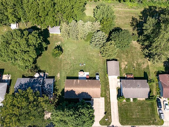3rd image of 1038 Westwood Dr