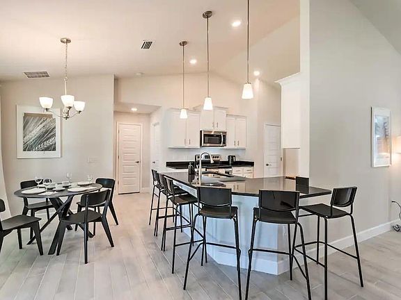 3rd image of 15329 Aldama Cir